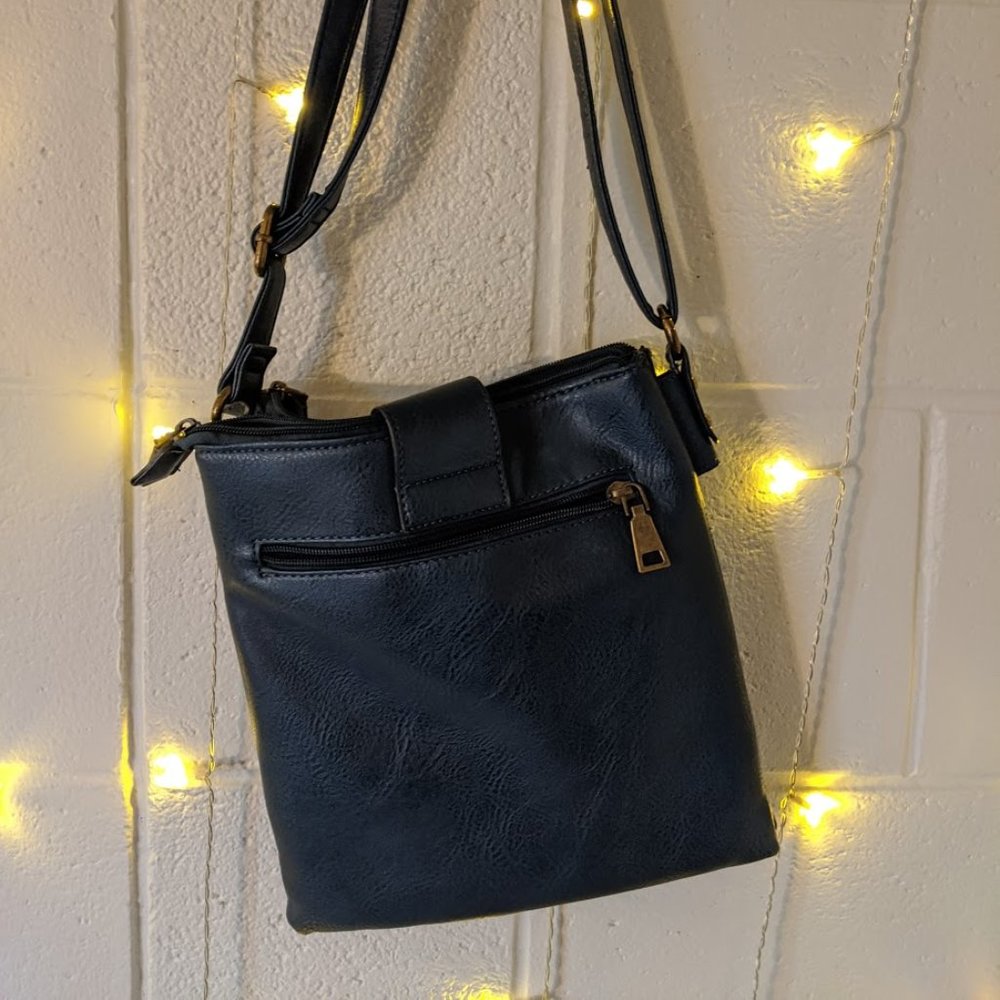 Black Rivet shoulder bag - Picture 2 of 3